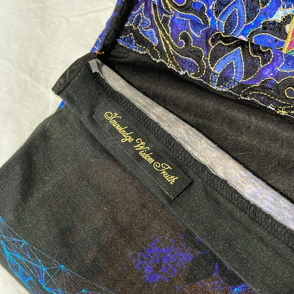 Robert Graham King Shark Limited Edition T-shirt size small men’s short sleeve - Picture 14 of 16